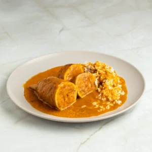 Calamar relleno en salsa con arroz